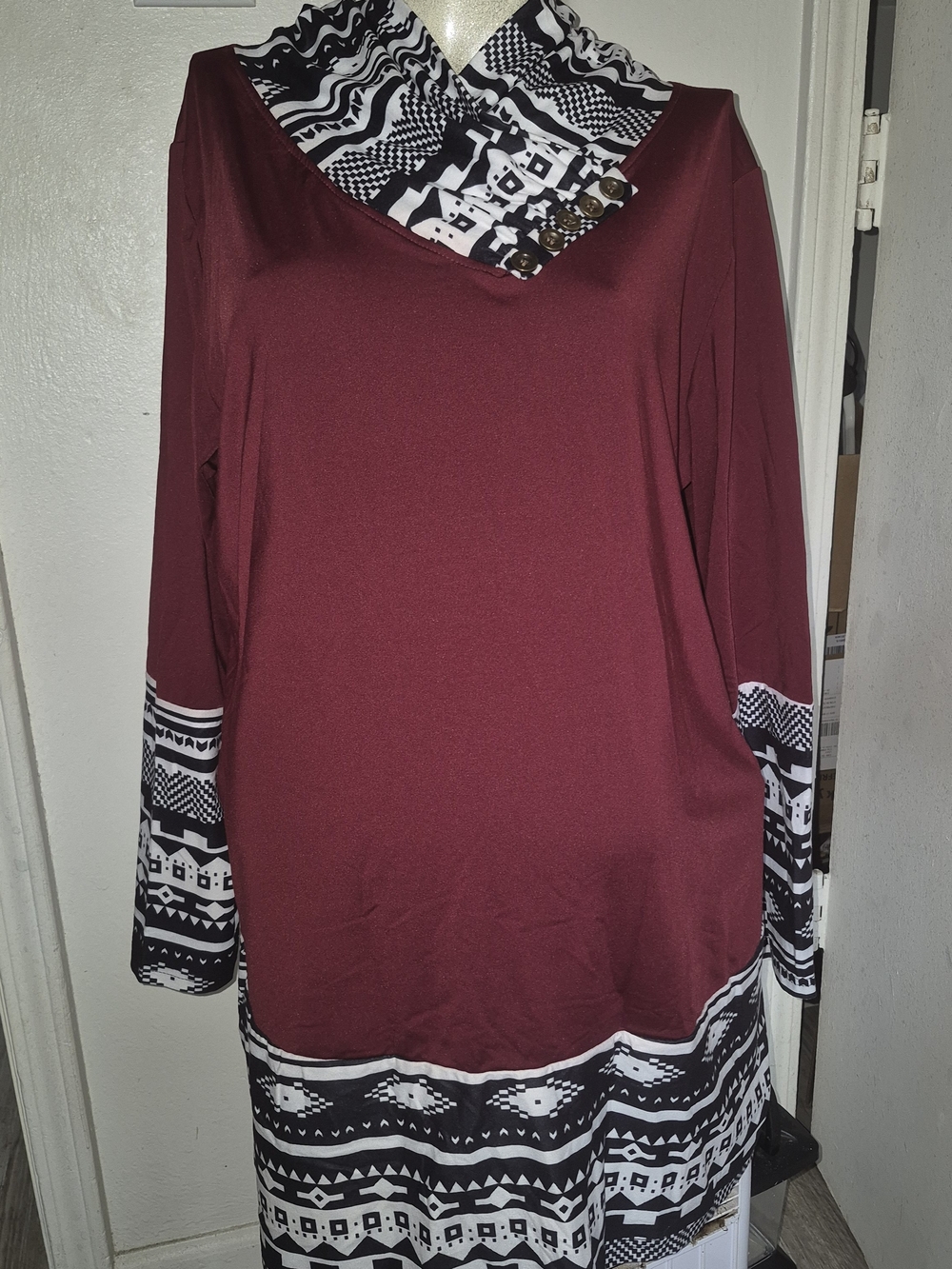 Women's Burgundy Tunic with Black & White Patterned Trim Sz XXL